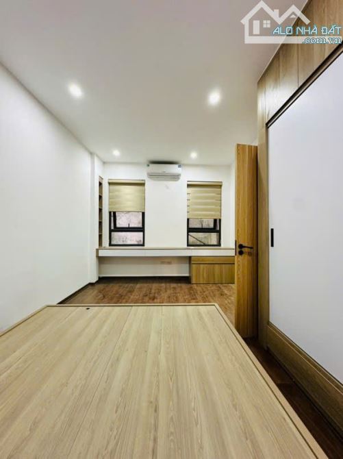 BÁN NHÀ RIÊNG PHỐ LÊ THANH NGHỊ - 5 TẦNG 3 NGỦ - NHÀ ĐẸP ĐỦ NỘI THẤT - SĐCC - 2