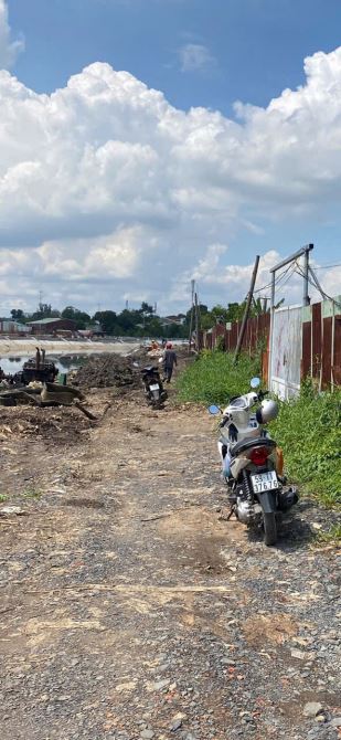 ĐẤT VƯỜN MT BỜ KÊNH TRUNG ĐÔNG 7 HÓC MÔN 4.000M²  GIÁ 2,799 TRIỆU/M² - 2