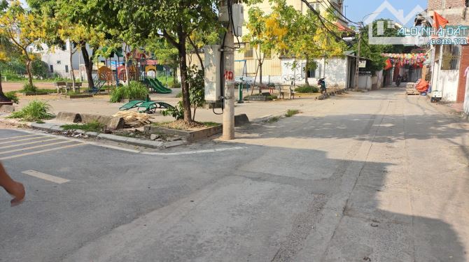 Đấu giá Ao Ngòi 61m2 phân lô ô tô tránh giá 104tr/m2 - 2