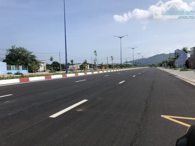Đất mặt tiền ven biển- tặng căn nhà lầu đẹp- dt: 141m2-có 9,6m mt ven biển-nở hậu-80thổ cư - 2