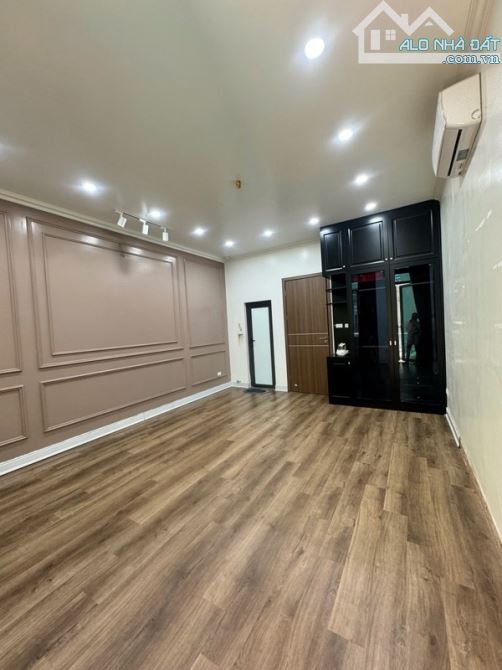 Bán Nhà Phân Lô Đỗ Quang – 42m² x 5T – Ô Tô Tránh – Kinh Doanh Đỉnh – Full Nội Thất – 17.9 - 2