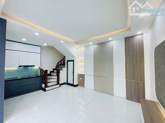 BÁN NHÀ 5 TẦNG - 35M2 - VIỆT HƯNG - LONG BIÊN - NGÕ THÔNG - XE CON ĐỖ CỬA - NHỈNH 5 TỶ - 2