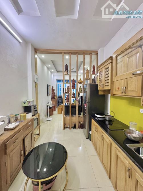 Nhà đẹp ở luôn Phạm Văn Đồng Cầu Giấy Sổ 40m 4 tầng 2 ngủ MT3m1 Giá 8 tỷ Tặng lại nội thất - 2