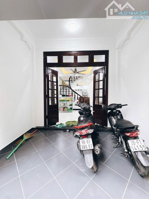 ĐẸP THÔI RỒI ! Bán nhà Đào Tấn 45m2, đẹp mới lung linh ở luôn, ngõ thông, 2 thoáng sáng - 2
