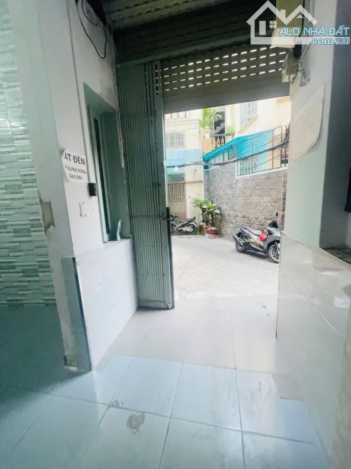 HOT! NHÀ 4 TẦNG PHAN XÍCH LONG PN - HẺM RỘNG SÁT MẶT TIỀN - ĐANG CHO THUÊ 6P- GIÁ TỐT - 3