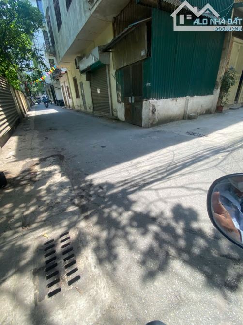 Bán nhà Khuất Duy Tiến, ngõ phân lô ô tô đỗ cửa  DT: 66 m2 x 3,5 tầng chào giá: 16,5 tỷ - 5