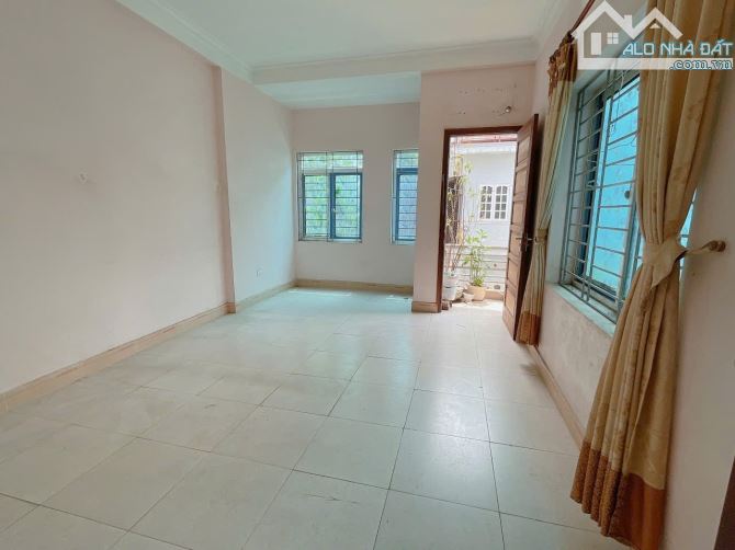BÁN NHÀ PHẠM VĂN ĐỒNG - GARA - 2 Ô TÔ TRÁNH - KINH DOANH - 3 THOÁNG VĨNH VIỄN GIÁ 22.5 tỷ - 3