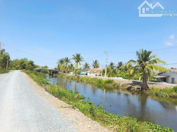 Quá ngộp, 1068m2 đất vườn 20x 53m, View kênh chỉ 820tr - 3