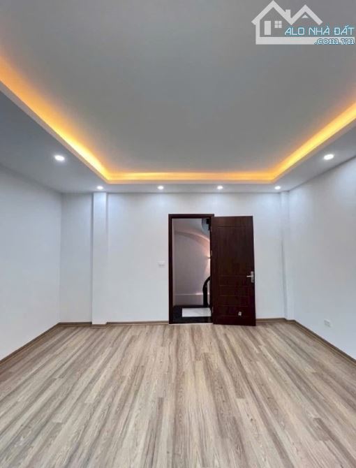 NHÀ ĐẸP LIÊN MẠC -BẮC TỪ LIÊM 40 4 TẦNG , SÀN 2 PHÒNG GIÁ 5,3 Tỷ - 3
