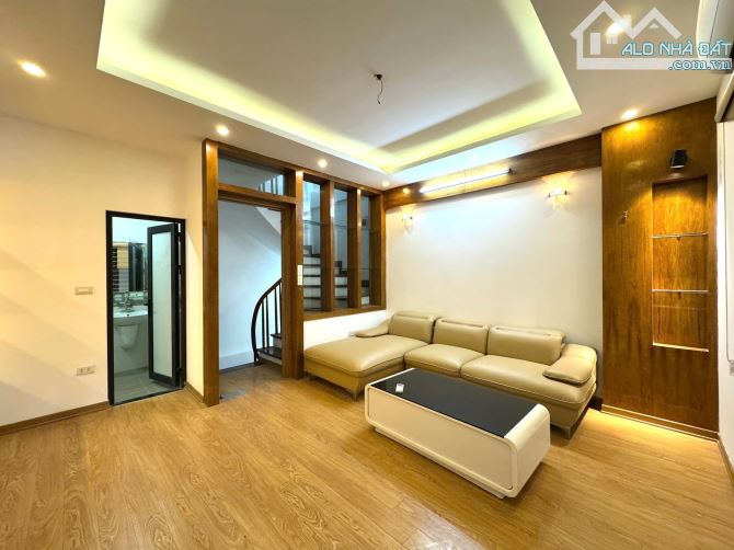 Nhà đẹp ở luôn Hạ Yên Quyết Cầu Giấy Sổ vuông 32m, 5 tầng 3 ngủ MT5m5 Giá 8 tỷ ngõ rộng 3m - 3