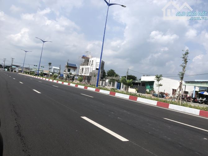 Đất mặt tiền ven biển- tặng căn nhà lầu đẹp- dt: 141m2-có 9,6m mt ven biển-nở hậu-80thổ cư - 3