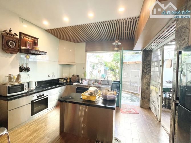 Bán Tòa Nhà CHDV siêu vị trí MT ngay Lê Thánh Tôn Q.1 - 6x27m 8 tầng HĐT 3tỷ giá 100 tỷ. - 3