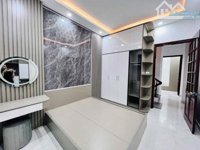 Nhà mới đẹp ở luôn Lạc Long Quân Cầu Giấy Gần Hồ.Sổ vuông 30m, 4 tầng 4 ngủ MT3m2 Giá 7 tỷ - 3
