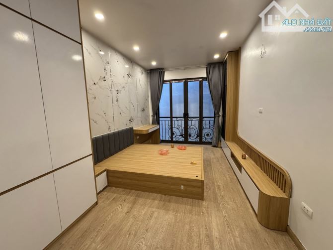 Nhà đẹp ở luôn Cầu Giấy. Sổ vuông 32m, 5 tầng 3 ngủ MT3m3 Giá 7 tỷ Ô tô tránh cách 10m - 4