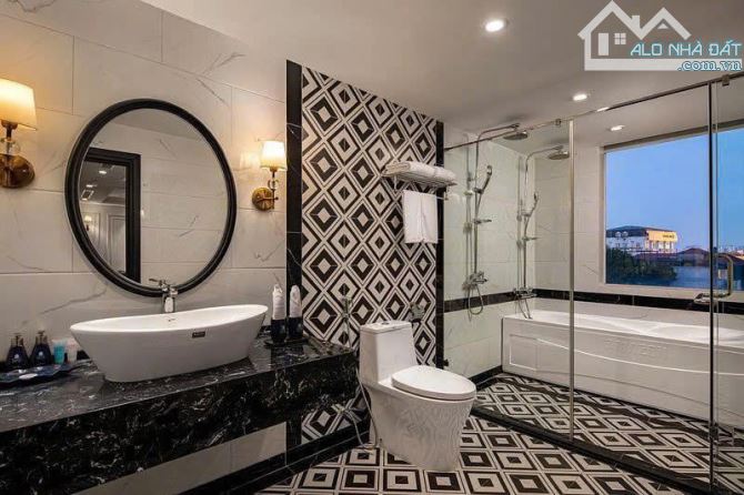 KHÁCH SẠN MẶT PHỐ HÀNG BUỒM - DOANH THU 4 TỶ/THÁNG-300M2 - 9 TẦNG THANG MÁY - 10M MẶT TIỀN - 4
