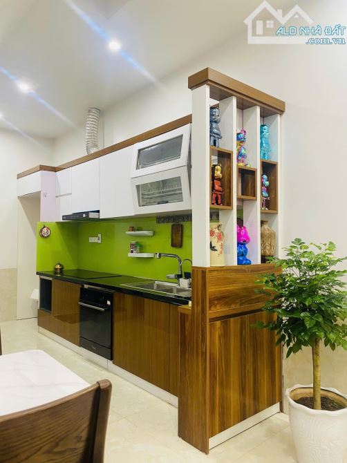 CẦN BÁN GẤP NHÀ ĐẸP PHỐ HÀO NAM - DT 38M2 - 4 TẦNG - MT 4M - GIÁ 9.55 TỶ - 4