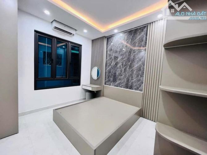 Nhà mới đẹp ở luôn Lạc Long Quân Cầu Giấy Gần Hồ.Sổ vuông 30m, 4 tầng 4 ngủ MT3m2 Giá 7 tỷ - 4