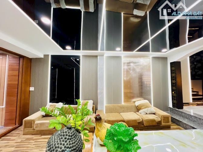 Bán MT đường số 8 f11 hơn 10tỷ hợp đồng thuê 50tr/th 4 lầu - 5