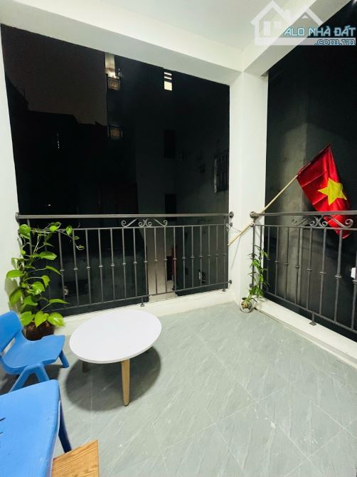 Nhà đẹp ở luôn Trần Thái Tông Cầu Giấy. Sổ 45m, 4 tầng 4 ngủ MT3m2 Giá 7.5 tỷ Ngõ 3 gác - 5