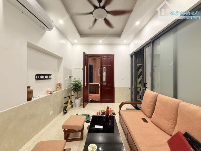 CẦN BÁN GẤP NHÀ ĐẸP PHỐ HÀO NAM - DT 38M2 - 4 TẦNG - MT 4M - GIÁ 9.55 TỶ - 5