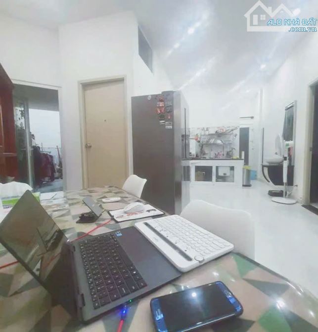 Chỉ 15,4 tỷ. Dt: 100m2 Hxh cmt8. Ngay tòa nhà Viettel, ngã 6 dân chủn chủ - 6