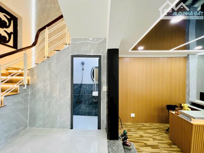 Bán MT đường số 8 f11 hơn 10tỷ hợp đồng thuê 50tr/th 4 lầu - 6