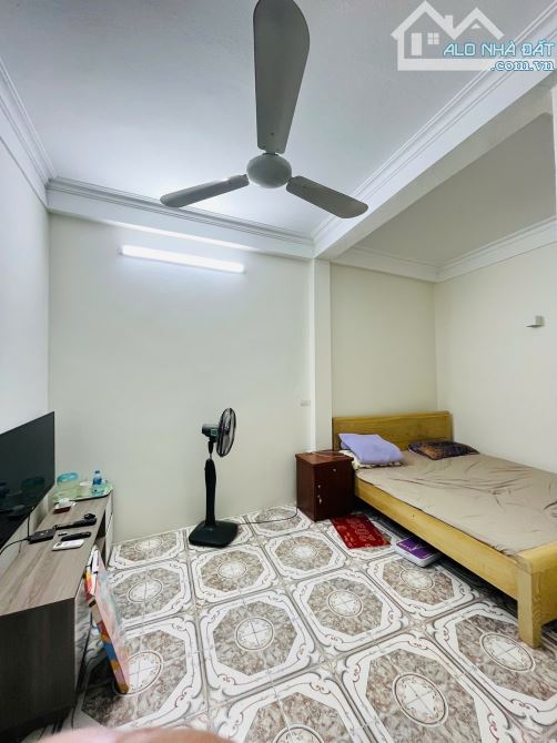 Nhà đẹp ở luôn Trần Thái Tông Cầu Giấy. Sổ 45m, 4 tầng 4 ngủ MT3m2 Giá 7.5 tỷ Ngõ 3 gác - 6