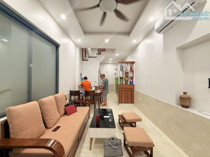 CẦN BÁN GẤP NHÀ ĐẸP PHỐ HÀO NAM - DT 38M2 - 4 TẦNG - MT 4M - GIÁ 9.55 TỶ - 6