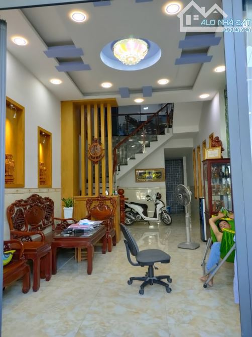 NHÀ 4 TẦNG GẦN MẶT TIỀN ĐỖ XUÂN HỢP Q9 – 56M2 – LỆCH TẦNG – SHR – GIÁ 9 TỶ - 6