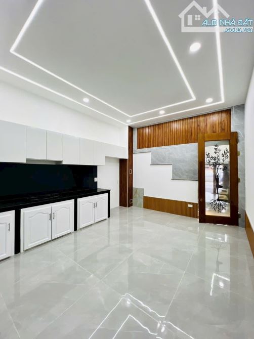 Bán MT đường số 8 f11 hơn 10tỷ hợp đồng thuê 50tr/th 4 lầu - 7