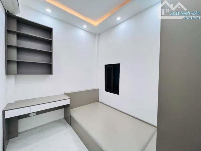 Nhà mới đẹp ở luôn Lạc Long Quân Cầu Giấy Gần Hồ.Sổ vuông 30m, 4 tầng 4 ngủ MT3m2 Giá 7 tỷ - 7