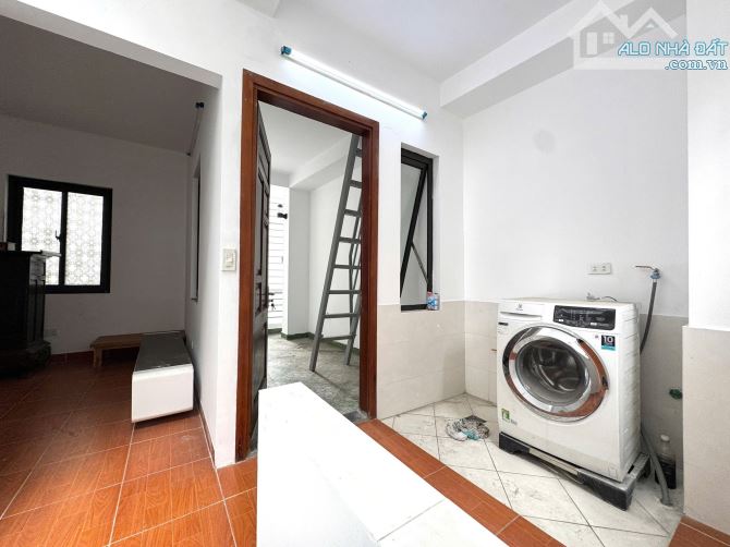 Nhà đẹp ở luôn Hạ Yên Quyết Cầu Giấy Sổ vuông 32m, 5 tầng 3 ngủ MT5m5 Giá 8 tỷ ngõ rộng 3m - 8