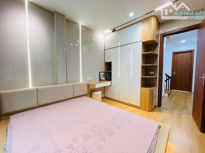 Nhà đẹp ở luôn Trần Quốc Vượng Cầu Giấy. Sổ vuông 31m, 5 tầng 6 ngủ MT3m Giá 7 tỷ - 8