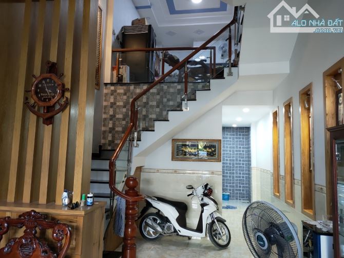 NHÀ 4 TẦNG GẦN MẶT TIỀN ĐỖ XUÂN HỢP Q9 – 56M2 – LỆCH TẦNG – SHR – GIÁ 9 TỶ - 8