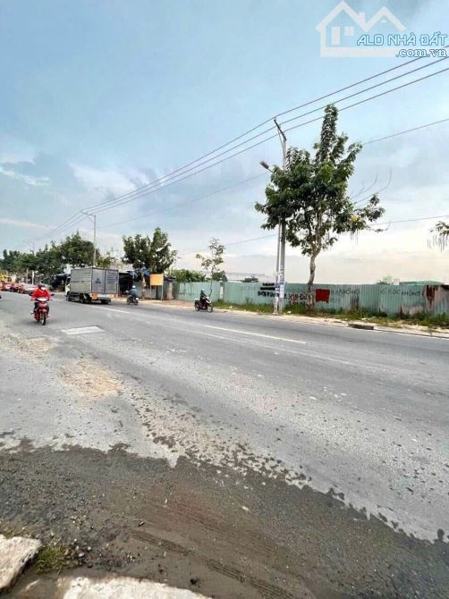 Bán gấp đất 9600m2.Mặt tiền Nguyễn Văn Bứa Xuân Thới Sơn .HOCMOM..