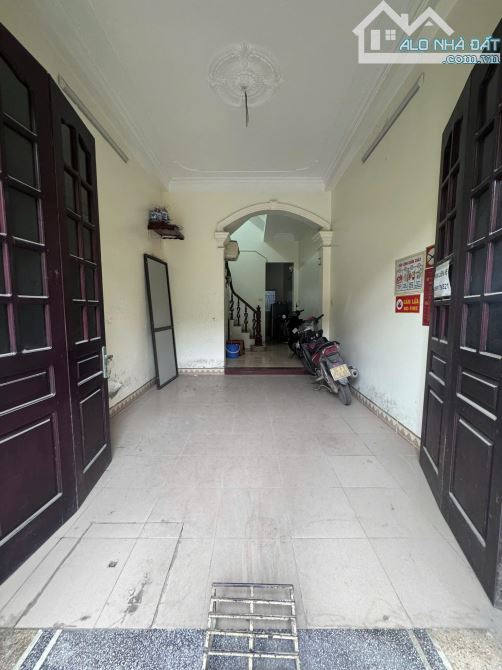 Bán nhà Cổ Nhuế Bắc Từ Liêm. Sổ vuông 41m, 4 tầng 5 ngủ MT3m2 Giá 7.5 tỷ Ngõ ô tô