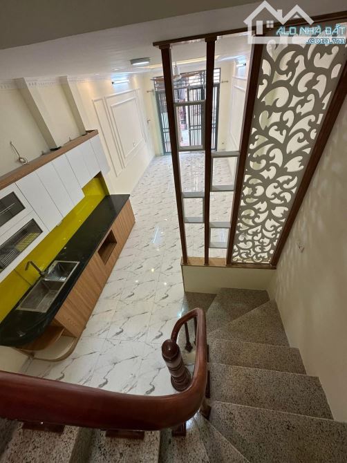Nhà đẹp ở luôn Hồ Tùng Mậu Bắc Từ Liêm. Sổ vuông 39m, 5 tầng 3 ngủ MT3m4 Giá 8 tỷ Gần phố