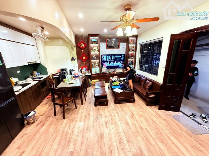 Nhà đẹp ở luôn Hồ Tùng Mậu Bắc Từ Liêm. Sổ vuông 34m, 4 tầng 3 ngủ MT6m8 Giá 7.6 tỷ