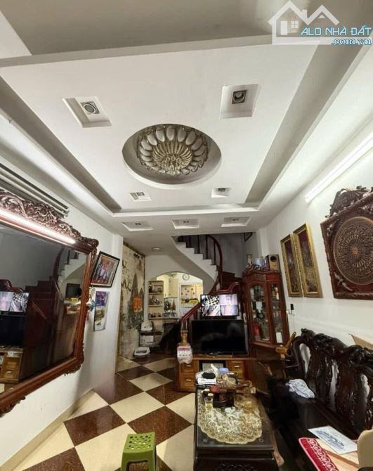 Nhà đẹp ở luôn Doãn Kế Thiện Cầu Giấy. Sổ nở hậu 50m, 5 tầng MT4m Giá 9.3 tỷ