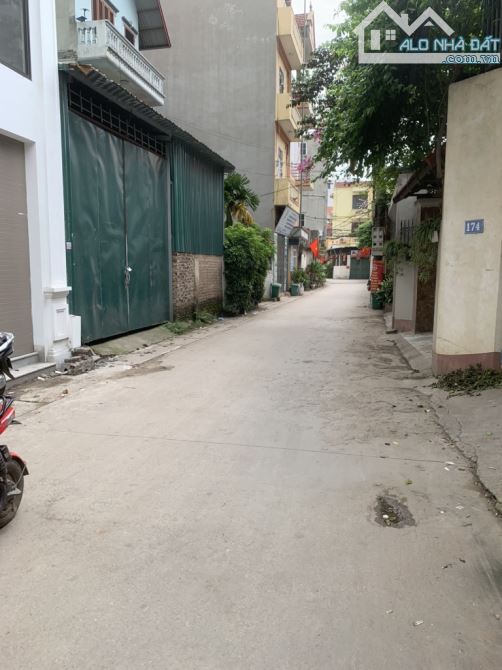 Bán nhà Lĩnh Nam 30m²,5tầng, 4,7 tỷ ,sổ đỏ vuông chính chủ,ko qh,ko lỗi lầm, xây phân lô m