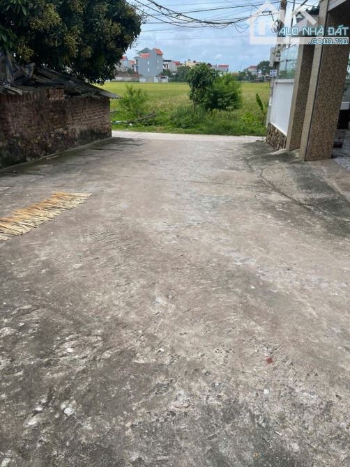 Bán thổ cư Xuân Hội. Lạc Vệ. dt 205m2. Mt 4m. Giá 3,9tỷ