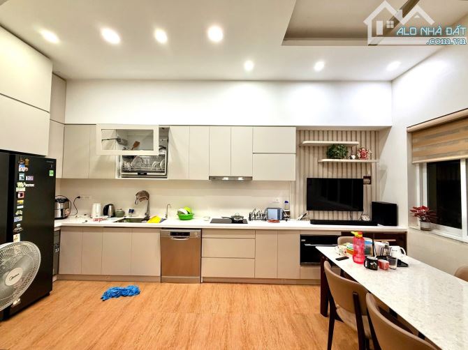 Hot! Bán Nhà Nguyễn Phong Sắc - Cầu Giấy-Ôtô Tránh-Lô Góc-72M2-4Tầng - 11.5m MT 25.9 Tỷ
