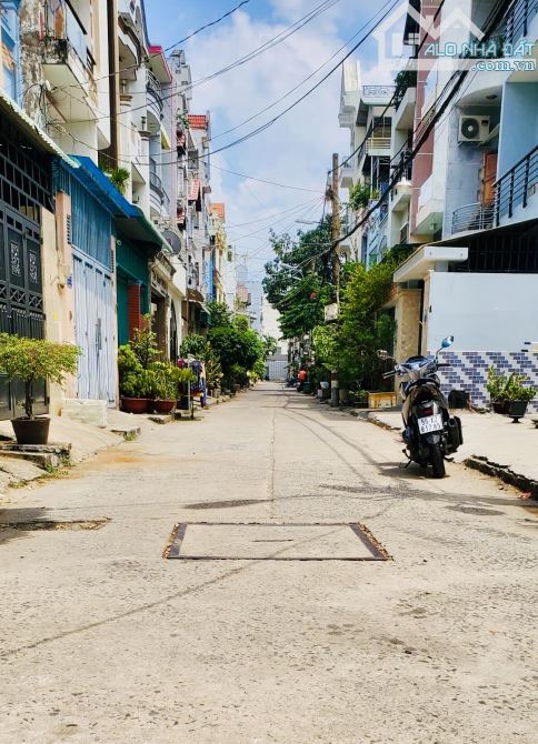 Bán nhà Phan Huy Ích, hẻm xe tải thông, gần mặt tiền, ngang 4,5m, chỉ hơn 10 tỷ