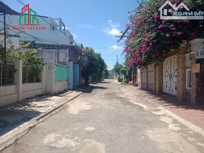 BÁN LÔ ĐẤT MẶT TIỀN THI SÁCH 4x24m GIÁ 2,65 TỶ