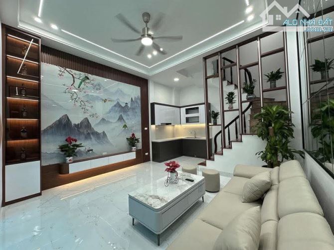 ĐỊNH CÔNG  DT: 33/35m 3 Tâng Mt rộng Giá 3,2tỷ