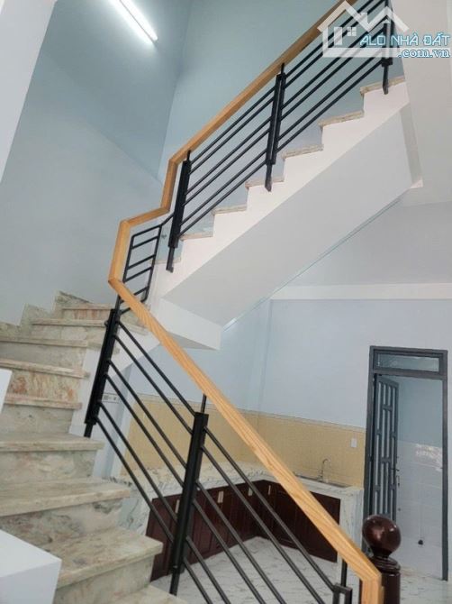 Mặt tiền đường phân lô Hoàng Quốc Việt 5x15 Xe Hơi Đậu Cửa, 12 Tỷ TL Chính Chủ