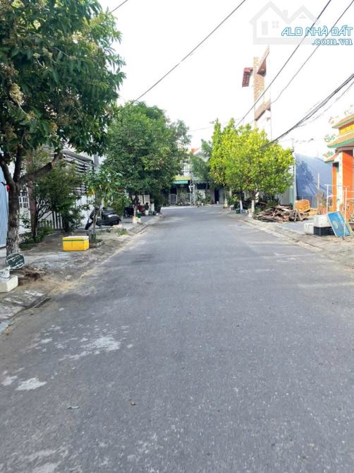 *Bán nhà 3 tầng, đường Lưu Nhân Chú, Khuê Trung, Cẩm Lệ, dt 70m2, giá 5 Tỷ TL