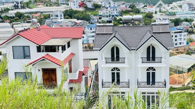 BÁN VILLA/BIỆT THỰ HẺM XE HƠI GIÁ CHỈ HƠN 5 TỶ ĐƯỜNG TRỊNH HOÀI ĐỨC, P.11, ĐÀ LẠT