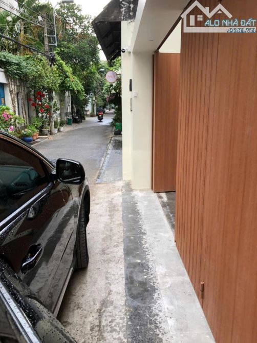 Biệt thự đường số 4, làng báo chí, Thảo Điền Quận 2  DT 10 x 11, 4 tầng. Giá 36 tỷ TL.