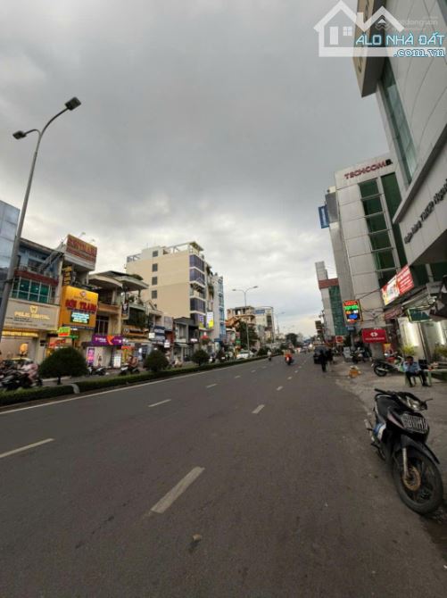 Bán đất vàng 600m² MT Nguyễn Văn Đậu, xây hầm 9 tầng ~3.500m² sàn, có hẻm hông, hiếm có